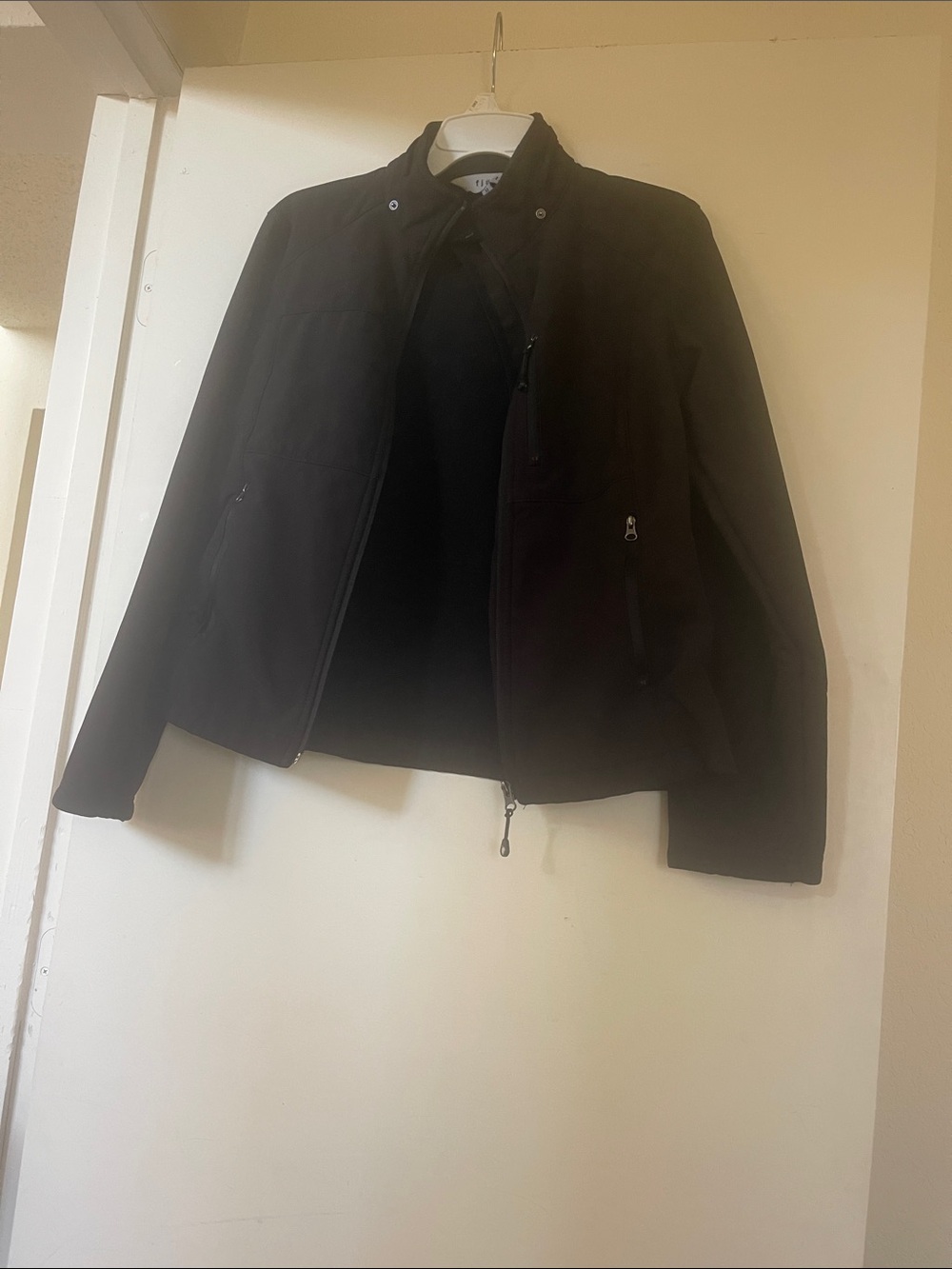 FJALL Women’s Black water resistant jacket - Size M